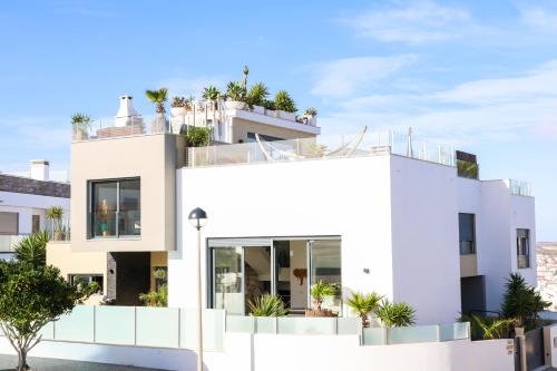 a white house with plants on the top at Villa Secret Spot Luxury in Lourinhã