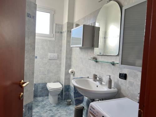 Ένα μπάνιο στο Kibilu - Via Ciro Menotti