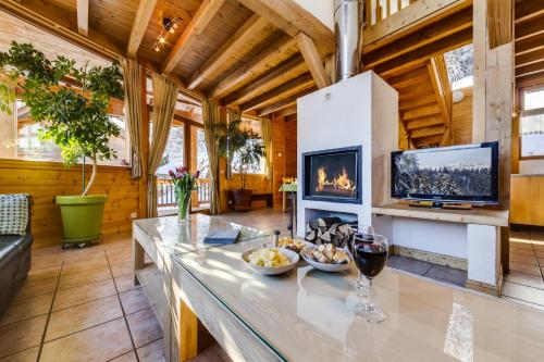 Et tv og/eller underholdning på Chalet Johmarons Les Gets - by PAJ