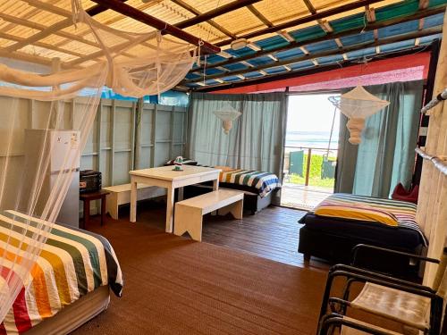 Un pat sau paturi într-o cameră la Underwater Explorer