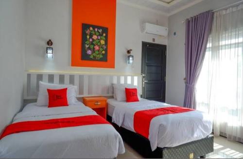 Postel nebo postele na pokoji v ubytování Hotel Grand illa palopo