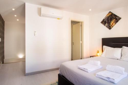 Alto da Lapa House w Parking by LovelyStay