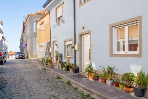Alto da Lapa House w Parking by LovelyStay