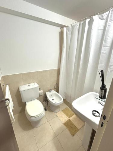 Et badeværelse på Moderno monoambiente