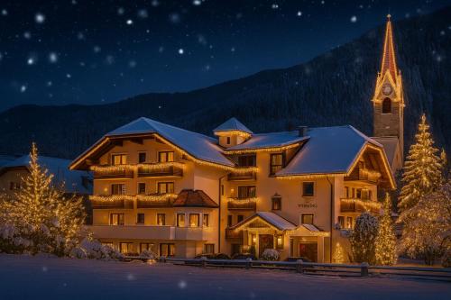 Nespecifikovaný výhled na hory nebo výhled na hory při pohledu z hotelu