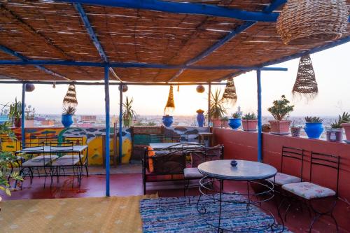 a patio at a restaurant with tables and chairs at Dar Merzouga Meknes in Meknès