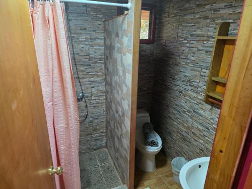 Et badeværelse på Cabanas Hatutini