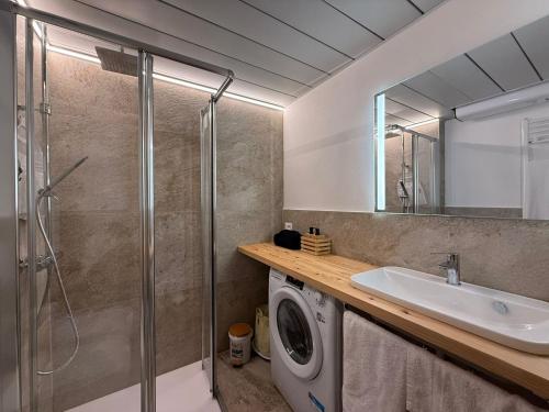 a bathroom with a washing machine and a sink at Appartamento Cinzia Residence Solaria Marilleva 1400 in Marilleva