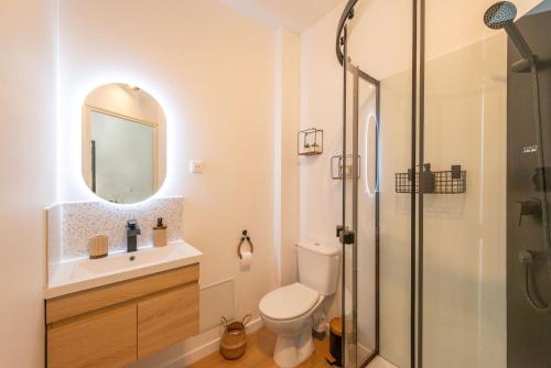 a bathroom with a toilet and a sink and a shower at Casa 159 - SAINT QUENTIN in Saint-Quentin