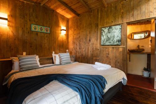 En eller flere senge i et værelse på El Santuario Retreat