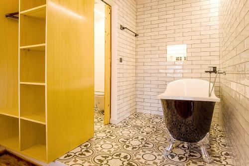 Ένα μπάνιο στο Villa Adamantia