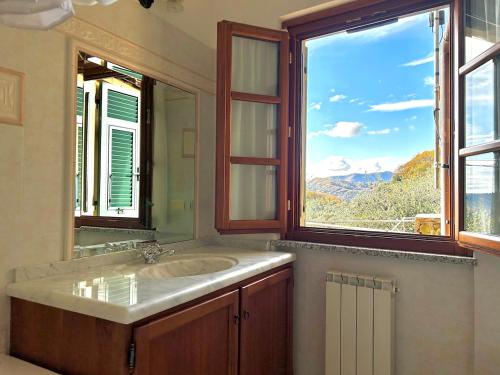 En generel udsigt til bjerge eller udsigt til bjerge taget fra villaen