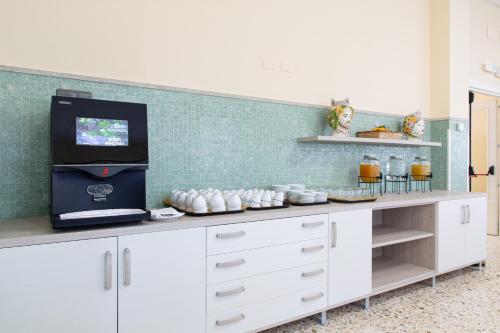 Kuchyň nebo kuchyňský kout v ubytování Syraka Hotel LR Collection