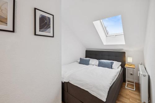 Postel nebo postele na pokoji v ubytování Quiet home centrally located