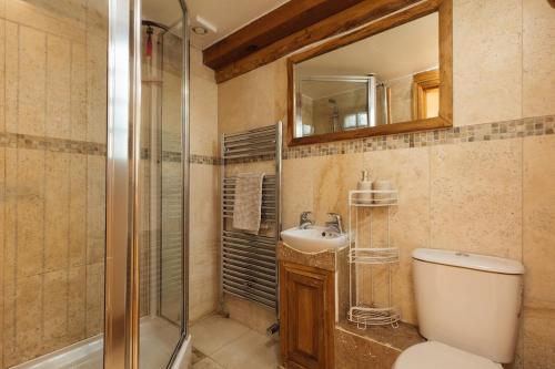 Koupelna v ubytování Meadow View Country Escape with Hot Tub