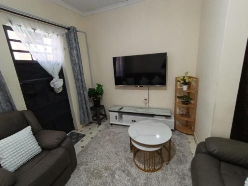 Μια τηλεόραση ή/και κέντρο ψυχαγωγίας στο AMEROD BNBs