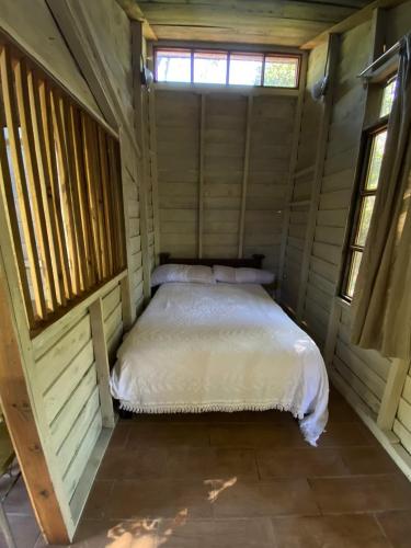 Ένα ή περισσότερα κρεβάτια σε δωμάτιο στο Pipe's Cabin