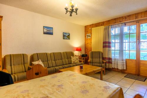 a living room with a couch and a table at Résidence Dent d'Hérens 18B - au calme à Evolène in Evolène