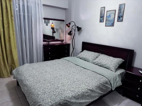 En eller flere senge i et værelse på Central Apartment in Drama 20 m from center