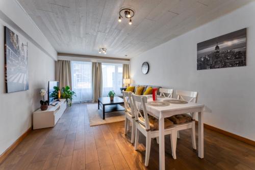 Posezení v ubytování 50m from Beach & Casino in City Center Blankenberge