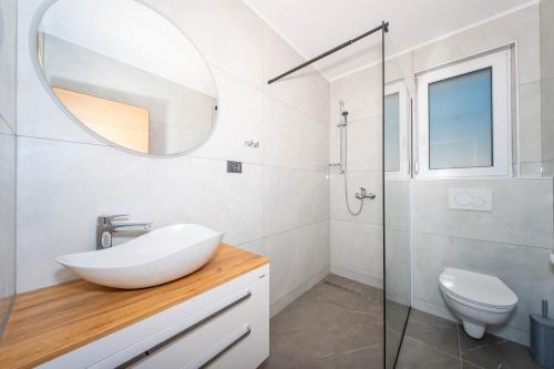 Et badeværelse på Villa Maja Stara Novalja