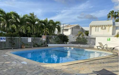 Πισίνα στο ή κοντά στο Ti'Karukéra