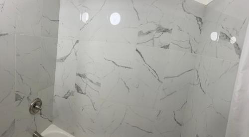 Ένα μπάνιο στο Maison Mae Pillars