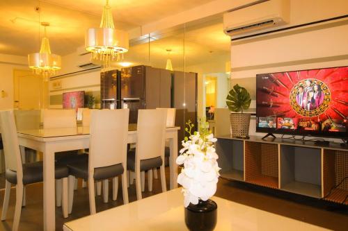 Фотография из галереи Casa - The Calm Coastal Two-Bedroom Suite Near SM Seaside Mall and Nustar Casino в Себу