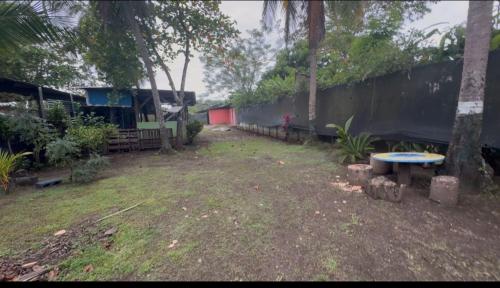 Aed väljaspool majutusasutust Villa Ale camping