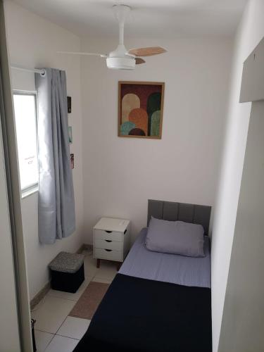 a small bedroom with a bed and a window at Apartamento no centro do Rio Vermelho-Ondina in Salvador