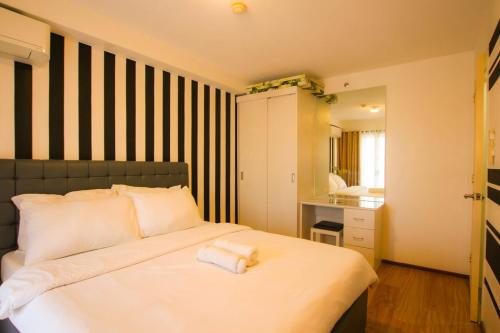 En eller flere senge i et værelse på Casa - The Calm Coastal Two-Bedroom Suite Near SM Seaside Mall and Nustar Casino