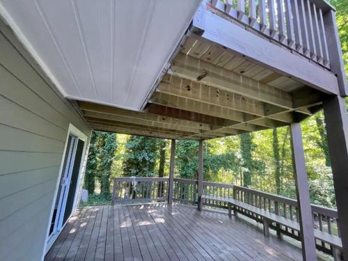 Μπαλκόνι ή βεράντα στο Private Cozy Modern Studio in Roswell