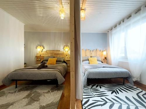 Una cama o camas en una habitación de Le Nid Douillet - Duplex Bois & Charme