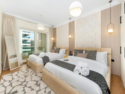 New Lux 3BR Apartment High Floor Prime Location BCOM