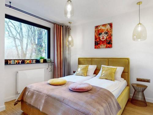 Old Town Chic Apartment With AC