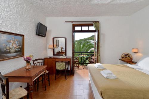 Postel nebo postele na pokoji v ubytování Vagia Traditional, Aegina Island