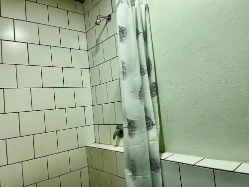 Et badeværelse på The Urban Muse Loft