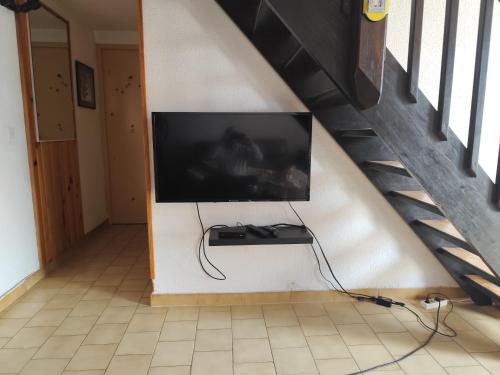 a flat screen tv on a wall in a room at Chez David in La Celle-sous-Gouzon