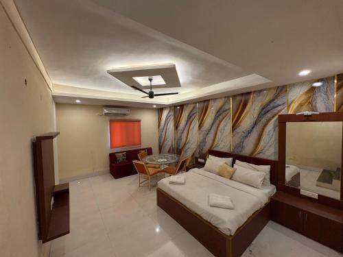 Postel nebo postele na pokoji v ubytování Hotel The Grand Ranjeet