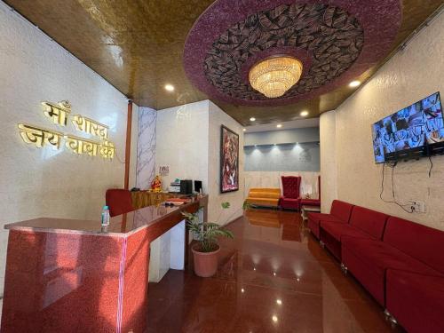 TV a/nebo společenská místnost v ubytování Hotel The Grand Ranjeet