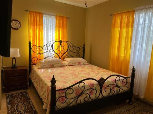 Llit o llits en una habitació de Lynette's Palace