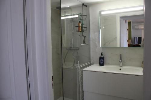 Et badeværelse på Appartement avec vue exceptionnelle