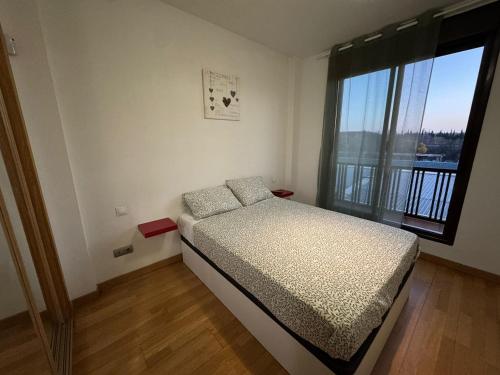 Apartamentos CON PISCINA CERCA F1, ESTADIO METROPOLITANO, IFEMA, CLINICA DE NAVARRA Y AEROPUERTO-parking