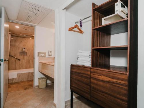 Phòng tắm tại HS HOTSSON Hotel Acapulco