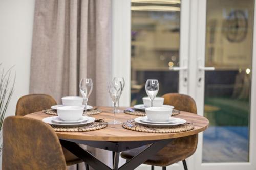 Χώρος καθιστικού στο Modern 4 Bed 4 Bath Home in Reading Perfect for Business and Contractors with Free Parking!