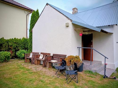 House by the Śliwno-Waniewo footbridge, close to the park