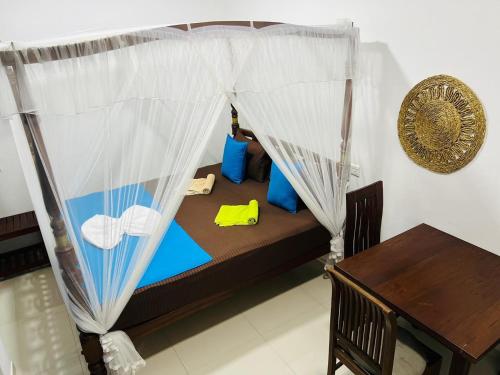 Кровать или кровати в номере Azure Mirissa