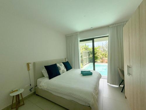 Postel nebo postele na pokoji v ubytování Seafront apartment