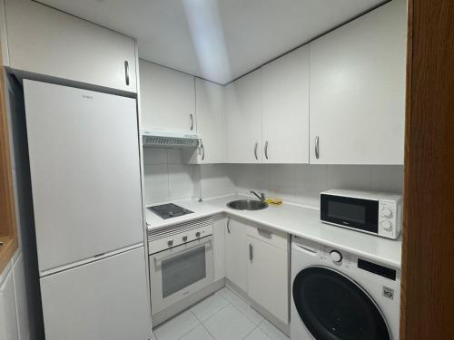 Nhà bếp/bếp nhỏ tại 2 Apartamento IFEMA Y METROPOLITANO