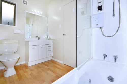 Un baño de Anika Motel